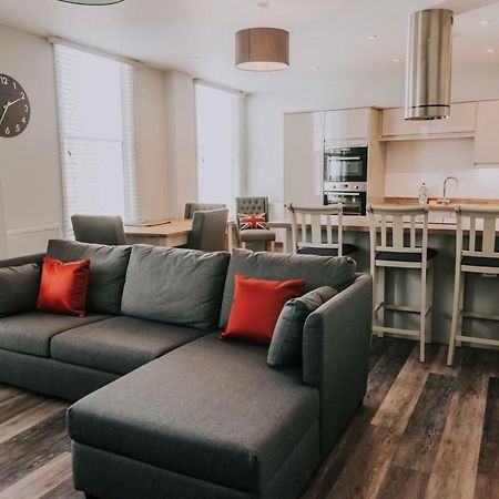 Cavendish House With Secure, Allocated Parking, 2 Mins Walk From Windsor Castle Exterior photo