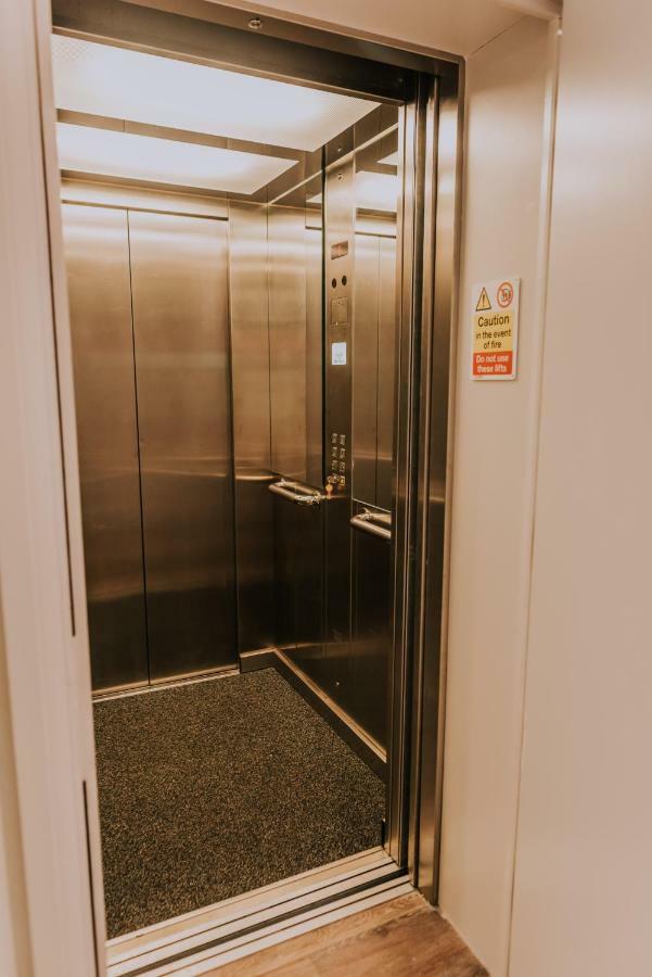 Cavendish House With Secure, Allocated Parking, 2 Mins Walk From Windsor Castle Exterior photo