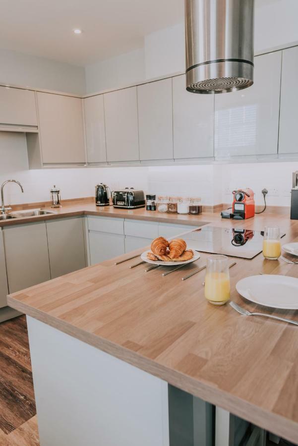 Cavendish House With Secure, Allocated Parking, 2 Mins Walk From Windsor Castle Exterior photo
